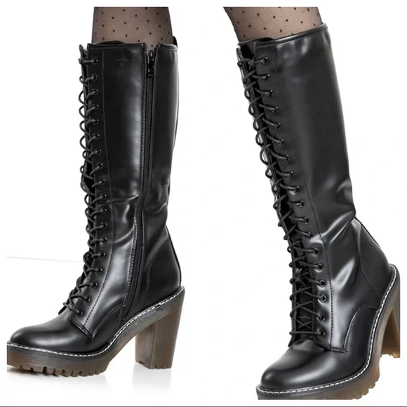 ONE DAY SALE Fall Fabulous Vintage Boho Lace up boots - Picture 2 of 8